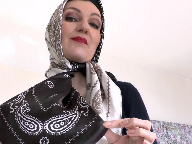 Download: LadyVictoria - Satin-Kopftuch-Modenschau und auf Tuch abspritzen, JOI, Lady Victoria