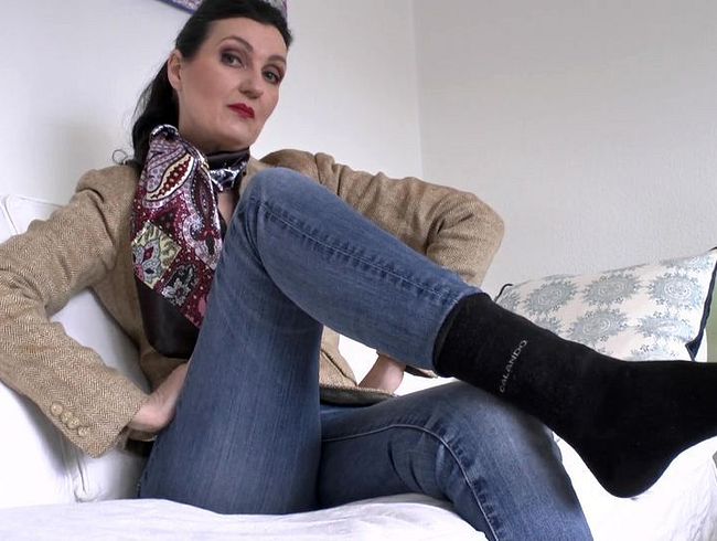 Download: LadyVictoria - Rieche an meinen schwarzen Stiefelsocken! Socken schnüffeln POV, Lady Victoria