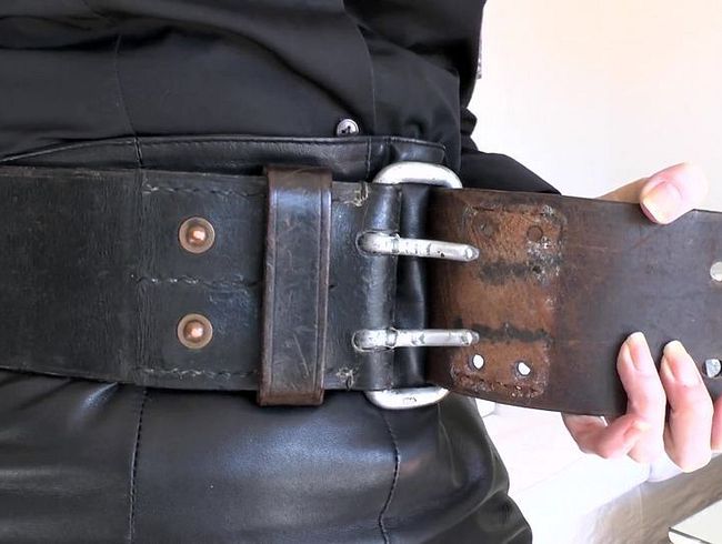 Download: LadyVictoria - Das Gürtel Geschenk von Feuerwehrmann Rudi, Gürtelanprobe und Gürtelvergleich, Lady Victoria