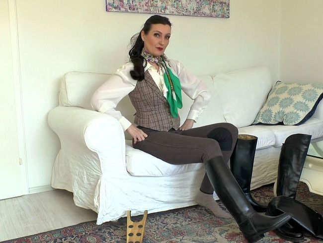 Download: LadyVictoria - Stiefelanprobe zum Reiter Outfit, Lady Victoria