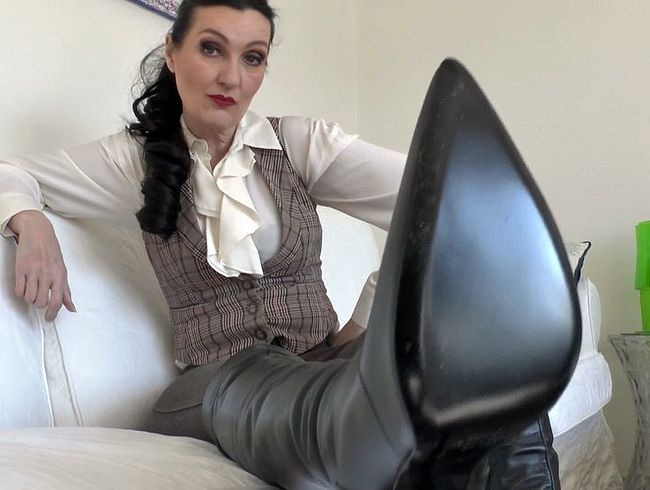 Download: LadyVictoria - Lecke meine Heels Stiefel Sohlen sauber mit Deiner Zunge, Lady Victoria