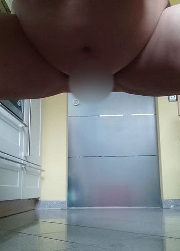 Download: Lady_Mercedes - Ups...Pipi in der Küche