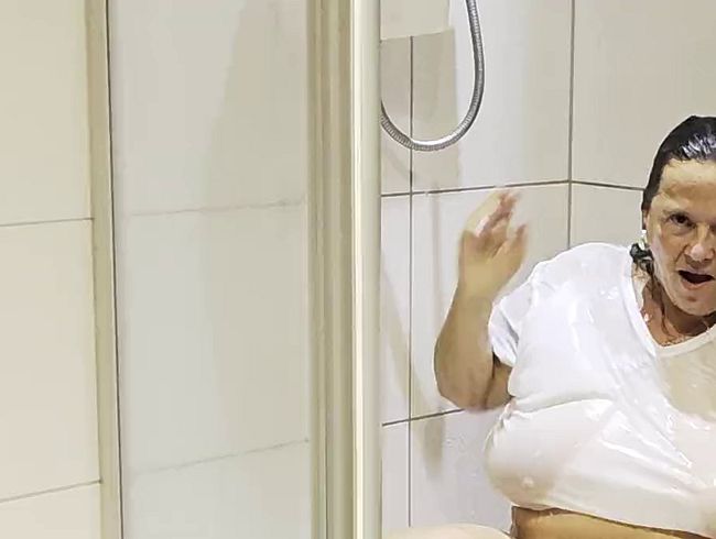 Download: Lady_Mercedes - Wet T - shirt Duschen