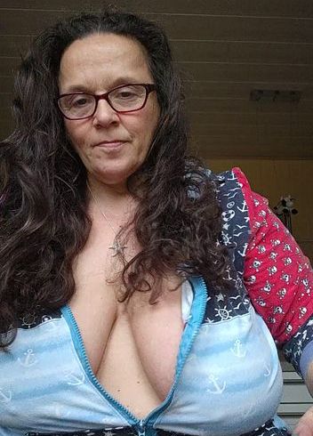 Download: Lady_Mercedes - Ich hasse Geschirrwaschen