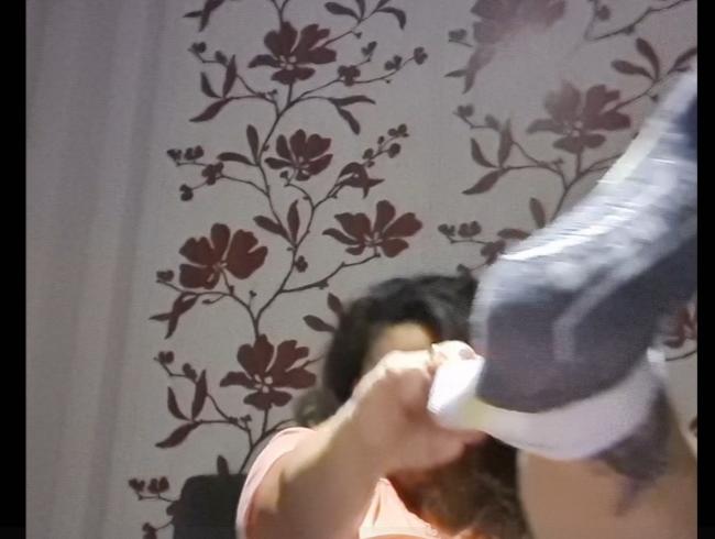 Download: Lady_Mercedes - Dieses Video geht an alle Fuß,-und Sockenliebhaber