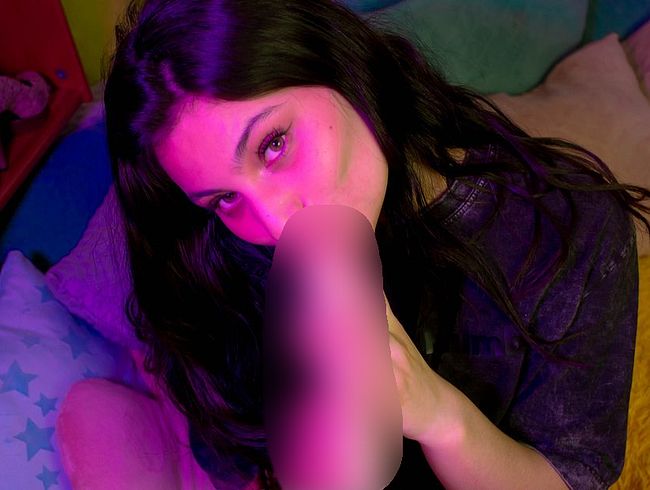 Download: LanaDumont - Oralsex am Morgen!!!! *Meinen guten Morgen auf meine Art*