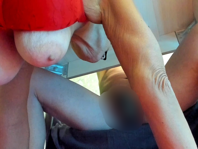 Download: Laniam62 - Stiefmutter bester Deepthroat unter Tisch in der Küche