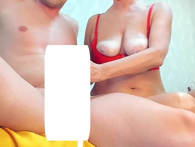 Download: Laniam62 - MILF spielt mit der Samengewinnung aus einem großen, eingeölten Schwanz