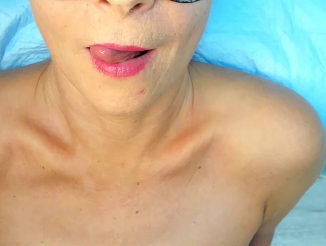 Download: Laniam62 - Alte Dame leckt und lutscht großen Schwanz