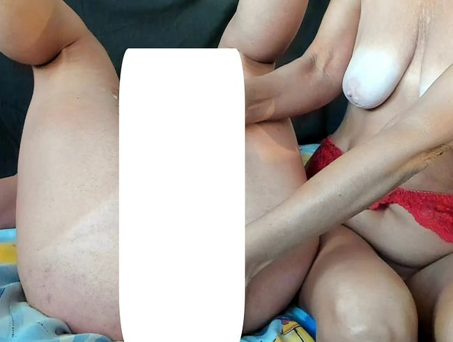 Download: Laniam62 - MILF benutzt Prostata-Massage und Handjob für eine riesige Ladung