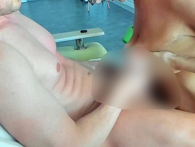 Download: Laniam62 - Stiefmutter hat Hunger auf Deepthroat und Cumshots schlucken.