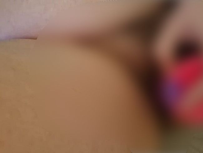 Download: Laqyhe - Ich befriedige mich mit meinem Dildo und stöhne so geil dabei!