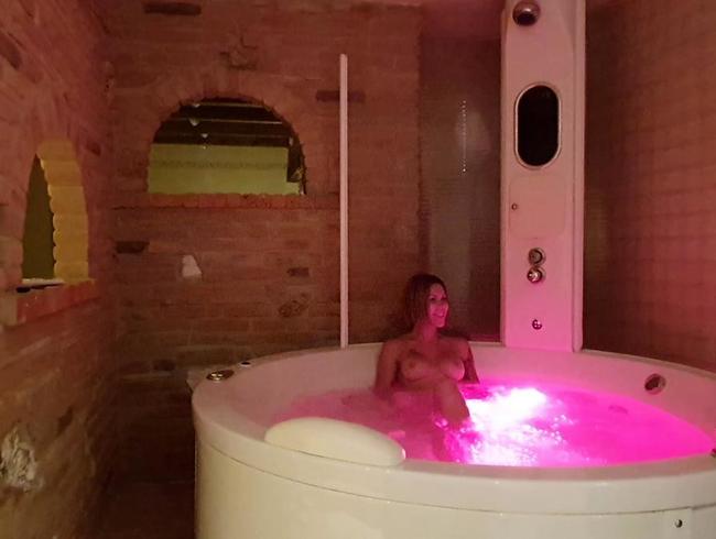 Download: Lara_Bergmann - User Tim gewinnt ein Date mit mir im Whirlpool ! Wer ist der Nächste?