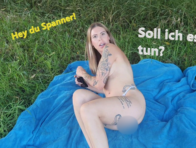 Download: Lara_Bergmann - OMG! Outdoor-Fick! Notgeilen Spanner abgeritten!