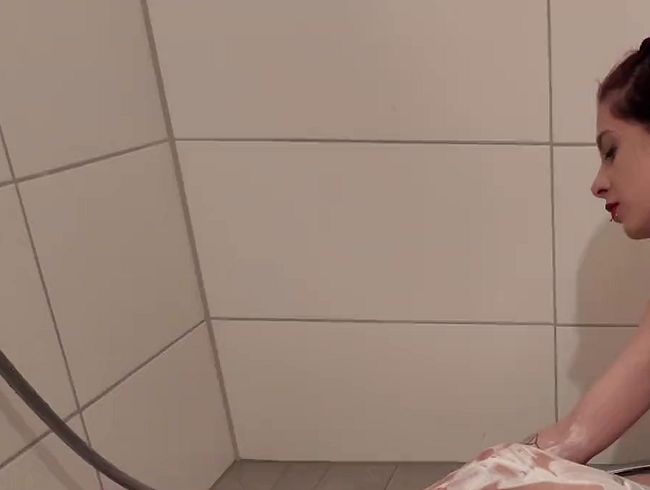 Download: Larissa-TS - Larissa-TS beim rasieren