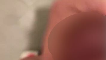 Download: Larissa-TS - Schnelles Wichsen am Montag morgen