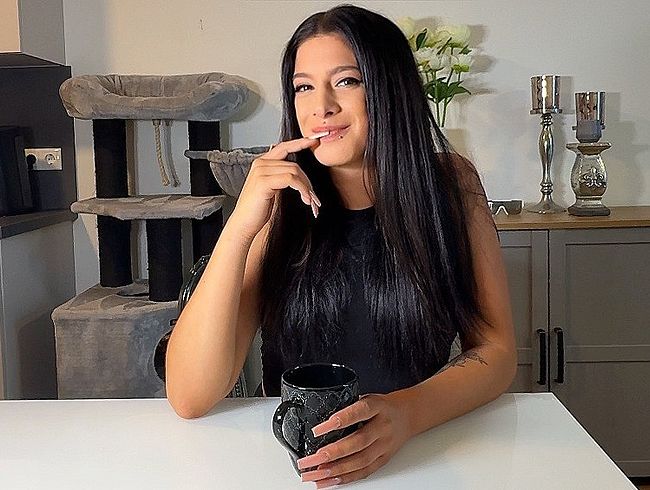 Download: Larissa-TS - ANALE TRANS ENTJUNGERUNG für Robin!