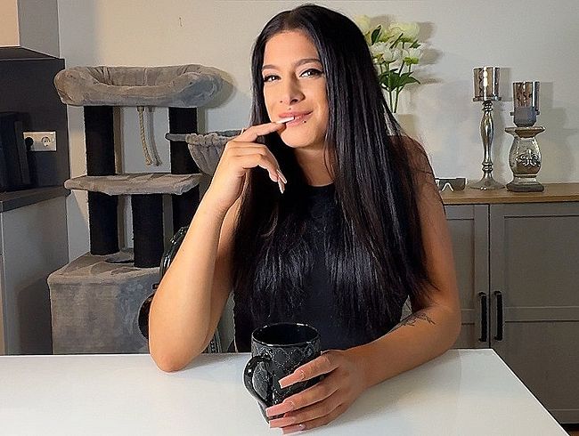 Download: Larissa-TS - ANALE TRANS ENTJUNGERUNG für Robin!