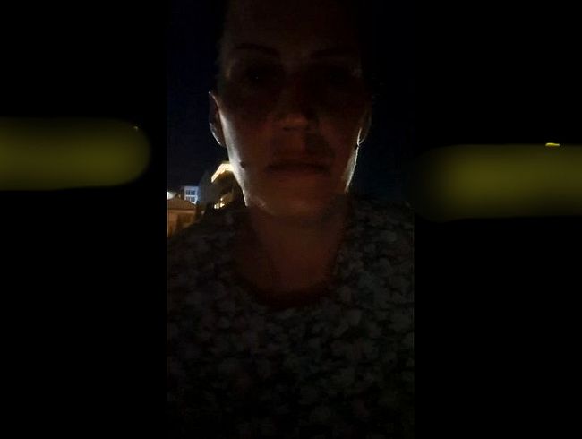 Download: Laura05 - Am Strand gepisst