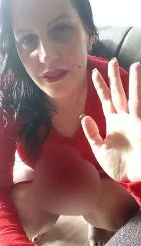 Download: Laura05 - Höschen säubern (kein ton)