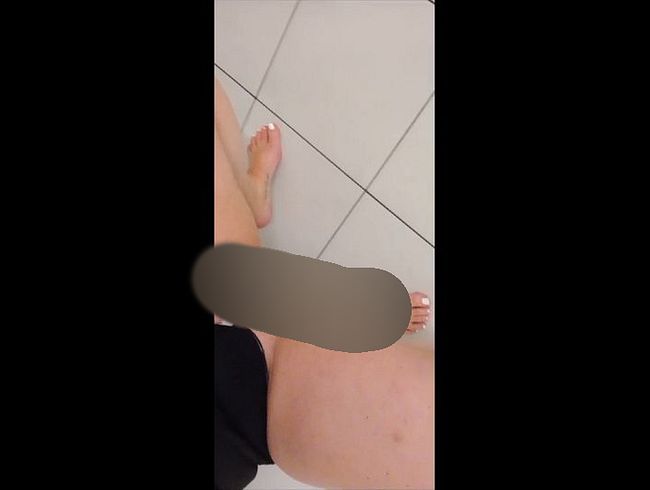 Download: Laura05 - Nach dem Training gepisst