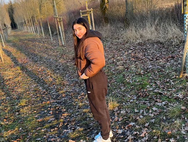 Download: LeMaSnuSnu - Ich musste so dringend!! Beim spazieren gehen auf die Allee gepisst!!