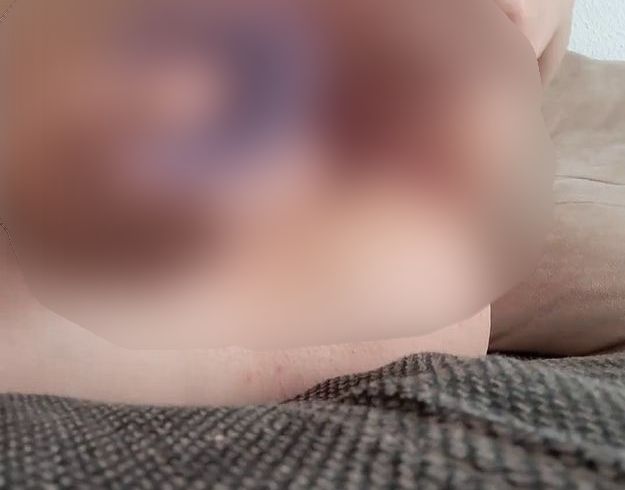 Download: LeaLuvXXX - LeaLove massiert sich ihre enge eingeölte Muschi