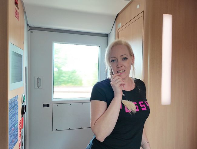 Download: Lea_Kirsch - DER SCHNELLSTE BLOWJOB DEUSCHTLANDS | Mit 270km/h Kommt er schneller wie die DB