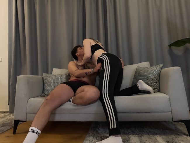 Download: Lea_Kirsch - 18-jähriger USER AUF DER CASTING COUCH – Gleichzeitig ABGESPRITZT ´das hatte ich noch nie!!!