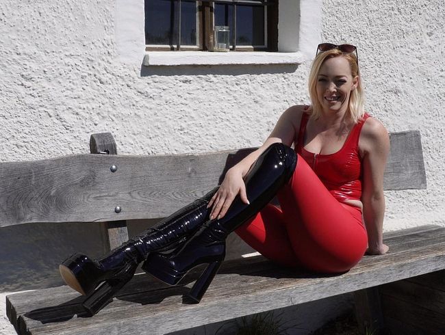 Download: Lea_Kirsch - Dein Schwanz gehört mir, du kleine heulende Wixxmarionette! Leck sofort meine Lack Overknees!