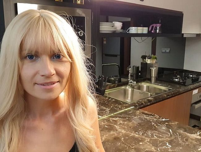 Download: Lea_Stern - Knallhart! Nachbar fickt mich während seine Alte nebenan ist und spritzt mir voll in die Pussy!