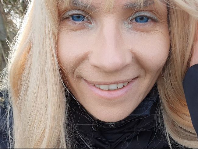 Download: Lea_Stern - MEGA STRAHL! ÖFFENTLICH GEPISST! Wurde ich erwischt? Ich konnte es einfach nicht mehr halten!