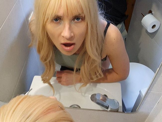 Download: Lea_Stern - Aushilfs-Kellner (18+) verpasst mir CREAMPIE beim Restaurant-Besuch!