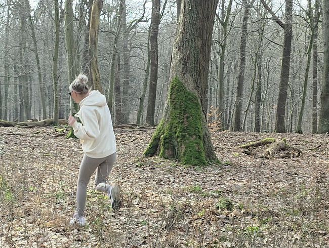 Download: Lea_de_LaLou - Hide & Fuck Gameplay : Das Spontane Versteckspiel im Wald