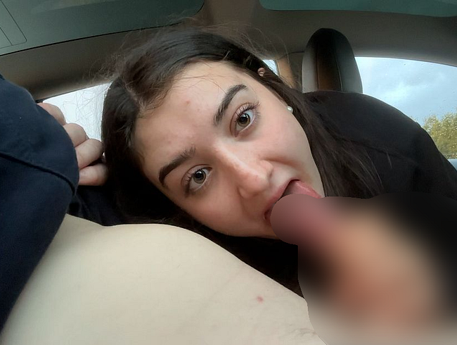 Download: LeahSnuSnu - Ich halte es nicht mehr aus!! Er fährt rechts ran um mich im Auto zu ficken!