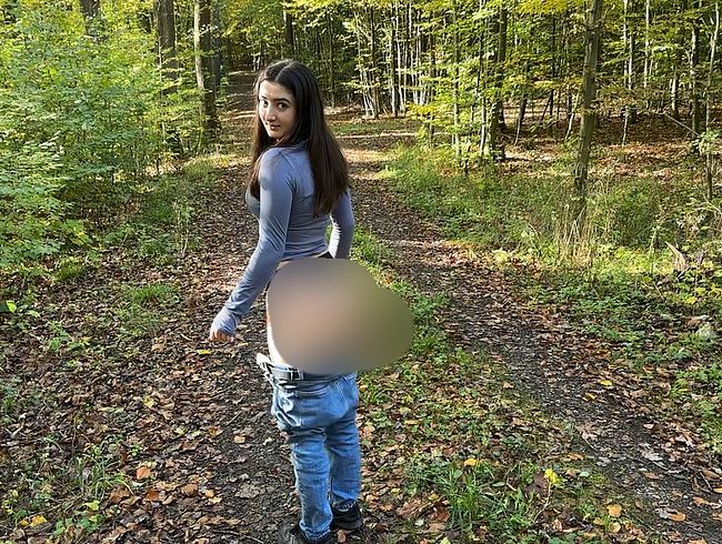 Download: LeahSnuSnu - Ich musste beim Spaziergang dringend pinkeln! Ihr seid Live dabei!