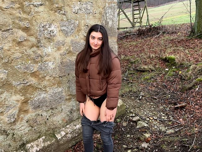 Download: LeahSnuSnu - Hinter die Ruine gepisst!!