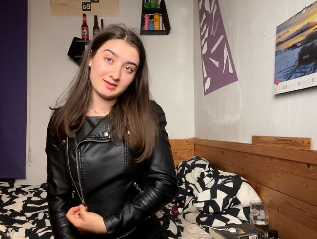 Download: LeahSnuSnu - Lederliebhaber aufgepasst!! Ich masturbiere für dich in meinem Lederouftift!!