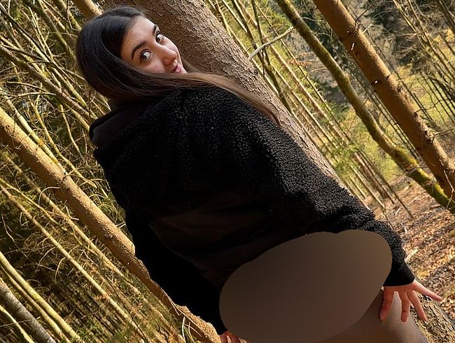 Download: LeahSnuSnu - Ich wollte es unbedingt draußen!! Beim Wald Fick fast erwischt!!