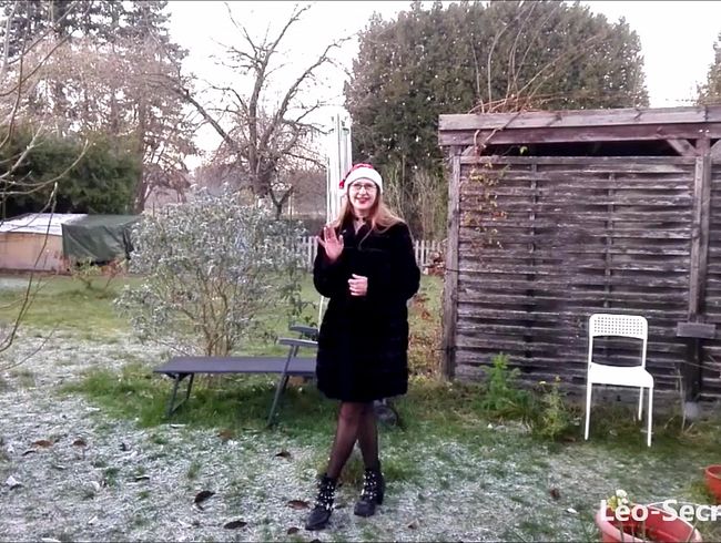 Download: Leo-SecretLove - Heißer Outdoor-Strip zum Advent =) - Willst du wissen, was ich unter dem Mantel trage? ;p