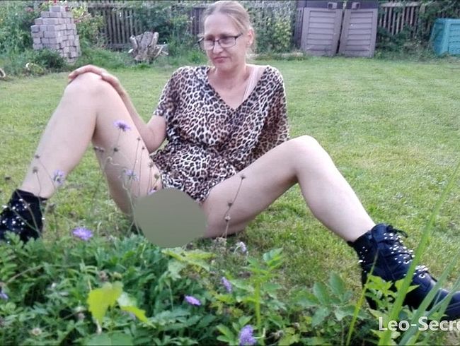 Download: Leo-SecretLove - Hoffentlich erfahren das meine Nachbarn nicht; heimlich ihre Blümchen gegossen ;p