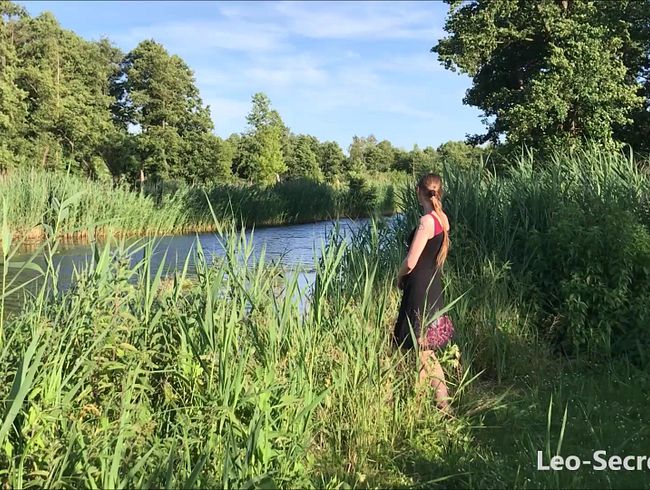 Download: Leo-SecretLove - Draußen nach dem Orgasmus in den Fluss gepinkelt ;p