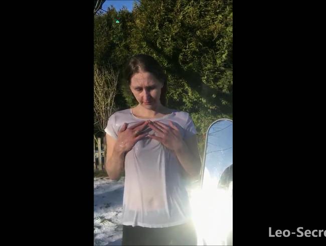 Download: Leo-SecretLove - heiß-kalter Wet-T-Shirt-Contest im Garten