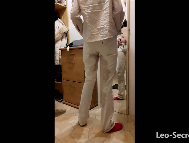 Download: Leo-SecretLove - Nicht schon wieder ^^ die weiße Hose hat es erneut erwischt