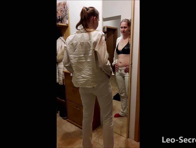 Download: Leo-SecretLove - Nicht schon wieder ^^ die weiße Hose hat es erneut erwischt