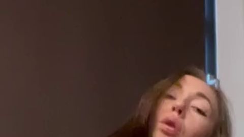 Download: Liana99 - Ich präsentiere dir meine sexy Strapse …. Ich habe sonst auch nichts mehr an ?