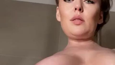 Download: Liana99 - Willst du sehen wie ich meinen heißen Körper einöle ?