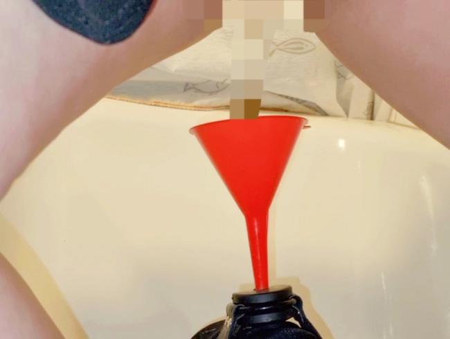 Download: LiesaBDSM - Schluck meine Pisse kleiner Sklave!