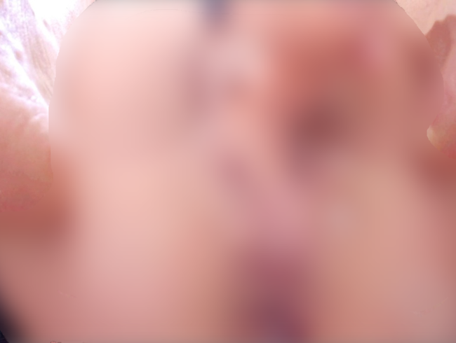 Download: LiesaBDSM - Pissen während Mini-Dildo in mir steckt