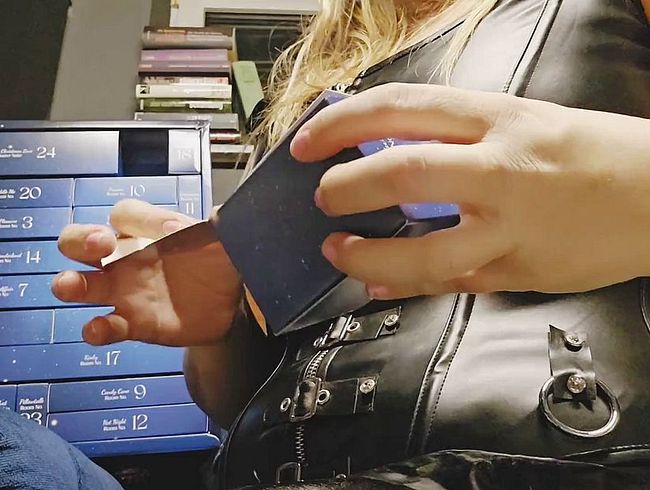 Download: LiesaBDSM - Liesas Fetisch-Adventskalender Türchen 6 -c Masturbator-Ei um Sklavenschwanz am Andreaskreuz!